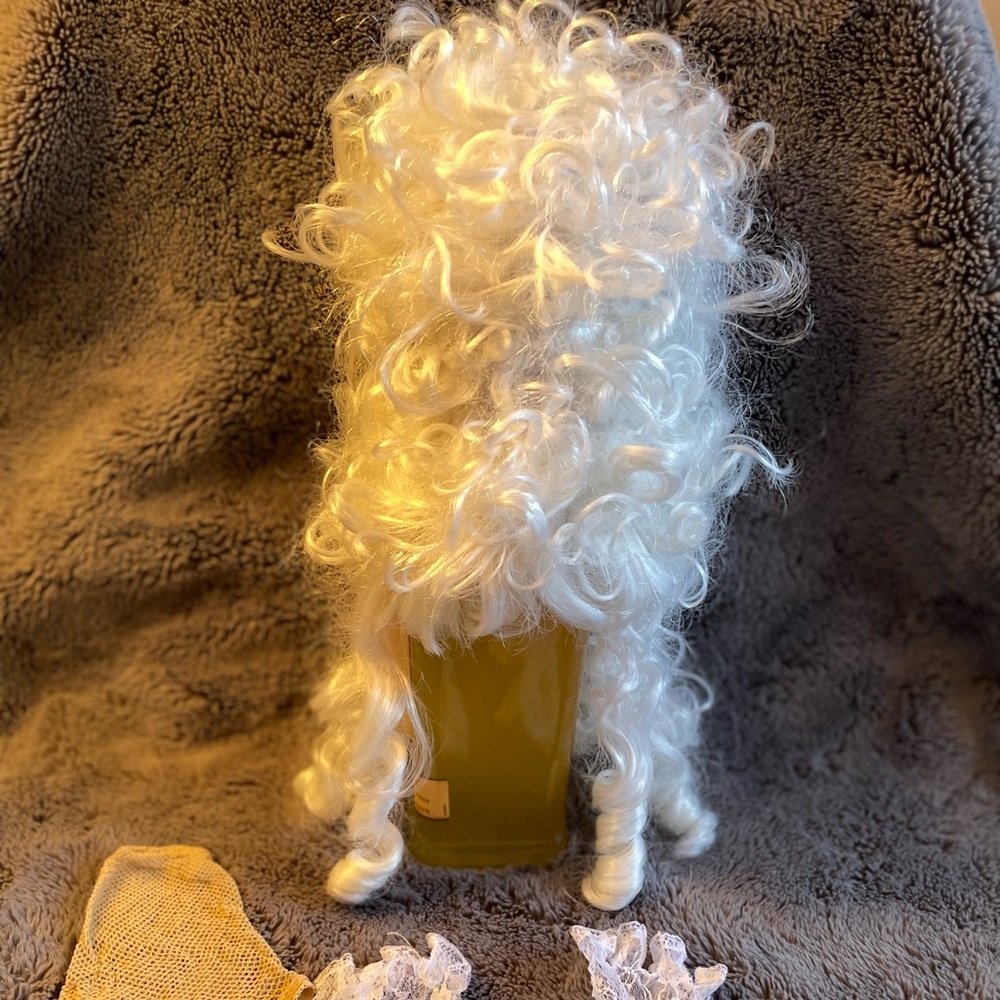Halloween Marie Antoinette wig, lace gloves and wig cap.